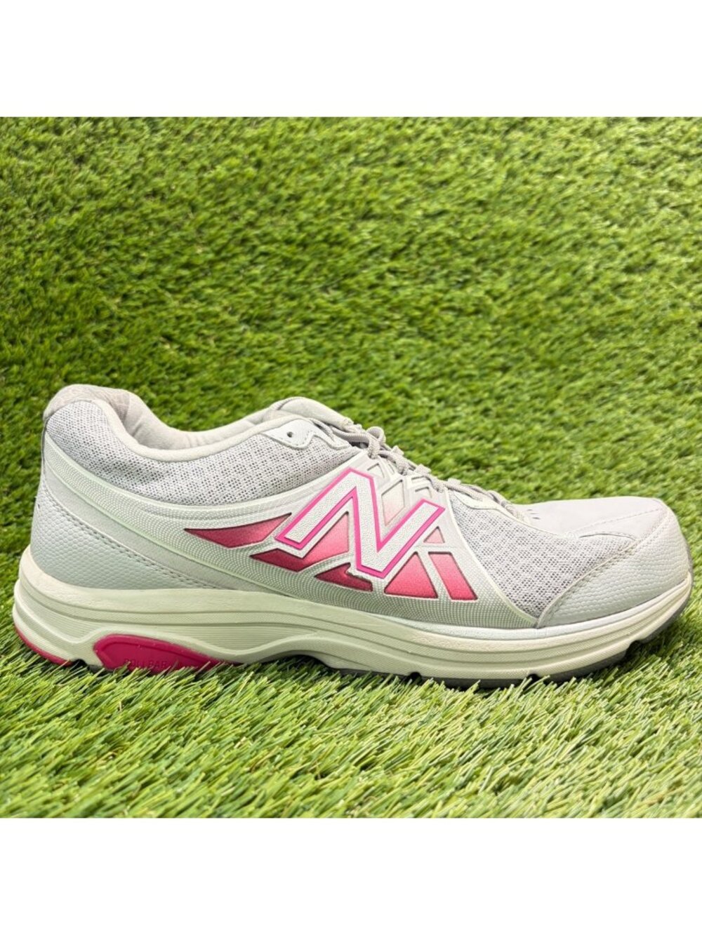 New Balance 847v2 Womens Size 11 Gray Pink Athletic Running Shoes Sneakers
